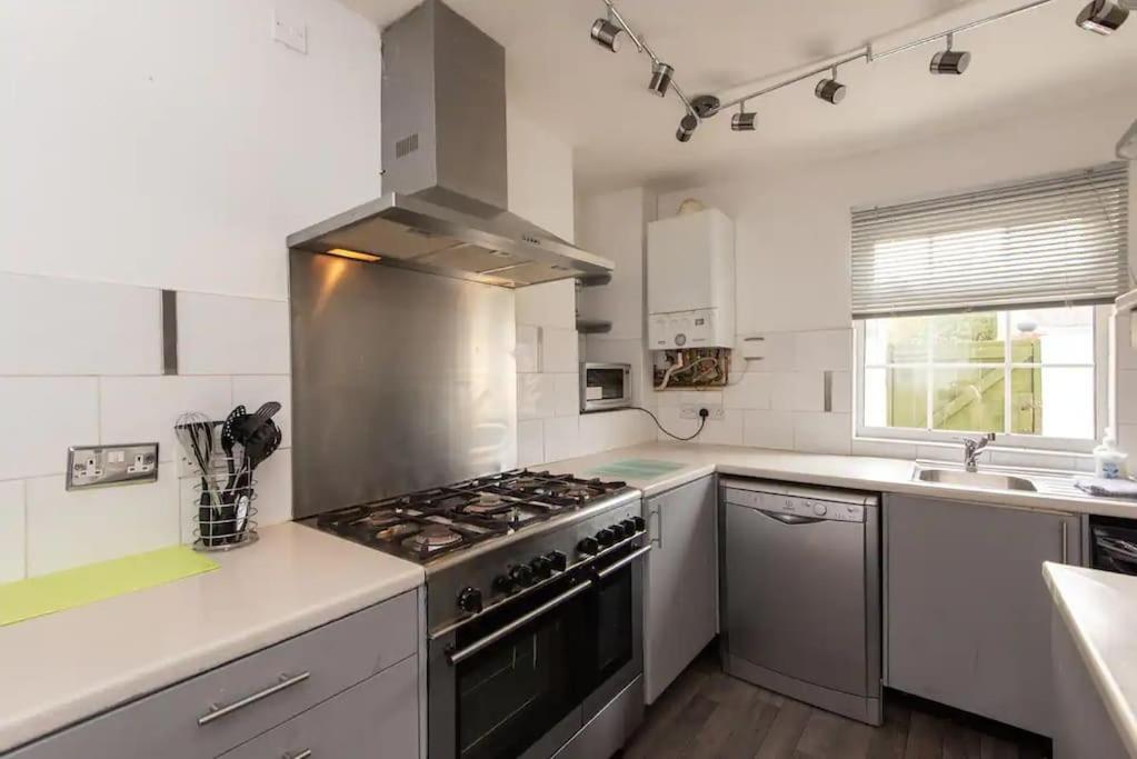Peaceful Home From Home - Spacious 3 Bedroom House Accommodating 7 - Ideal For Families And Workers 盖茨黑德 外观 照片