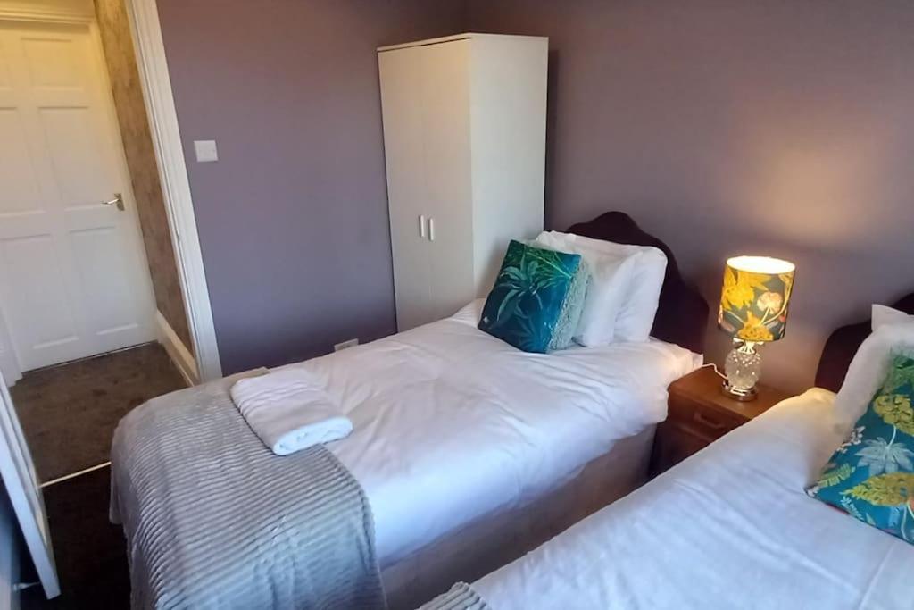 Peaceful Home From Home - Spacious 3 Bedroom House Accommodating 7 - Ideal For Families And Workers 盖茨黑德 外观 照片