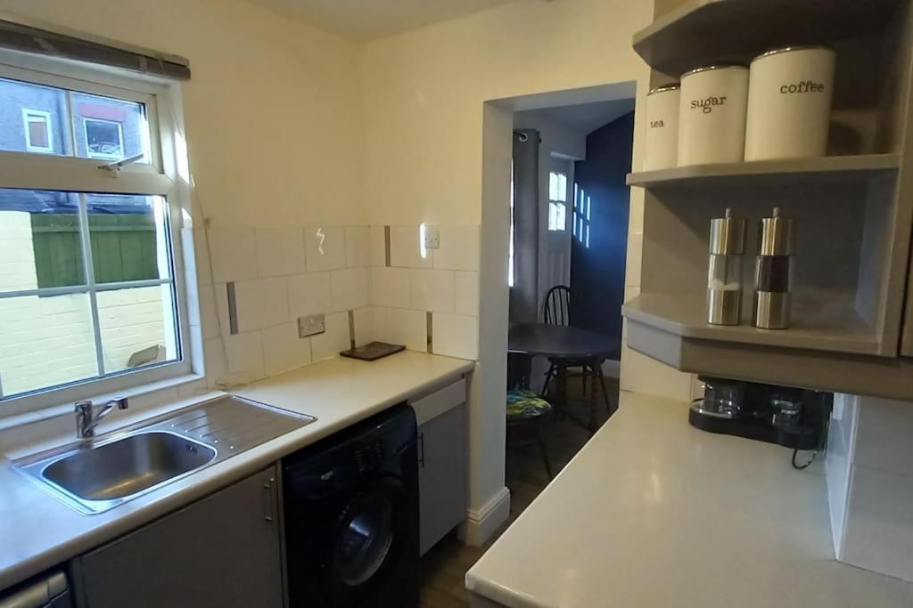 Peaceful Home From Home - Spacious 3 Bedroom House Accommodating 7 - Ideal For Families And Workers 盖茨黑德 外观 照片